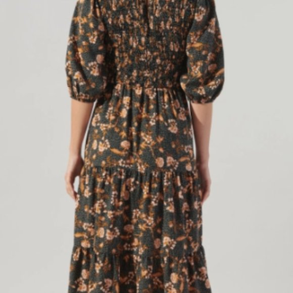 Zana Floral Dot Frazier Smocked Tiered Midi Dress by Sugarlips - Picture 4 of 6